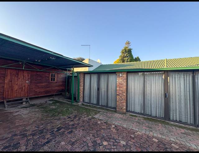 3 BEDROOM HOUSE FOR SALE IN HUNTINGDON